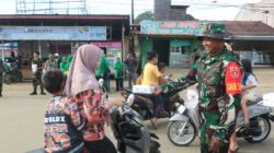 Ramadhan Penuh Berkah, SIMADA Turun Gunung Bersama Satgas TMMD dan Persit Berbagi Takjil di Linggang Bigung