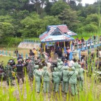 Hijaukan Lingkungan, Satgas TMMD Wiltas Ke-127 Kodim 0912/Kubar Gelar Penanaman Pohon di Lapak Oros