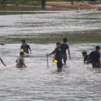 Meriah dan Penuh Kebersamaan, Satgas TMMD Wiltas Ke-127 Kodim 0912/Kubar Gelar Lomba Tangkap Ikan