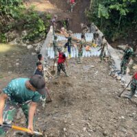 TNI AD Bangun Jembatan Aramco di Lima Puluh Kota, Perkuat Akses dan Ekonomi Warga