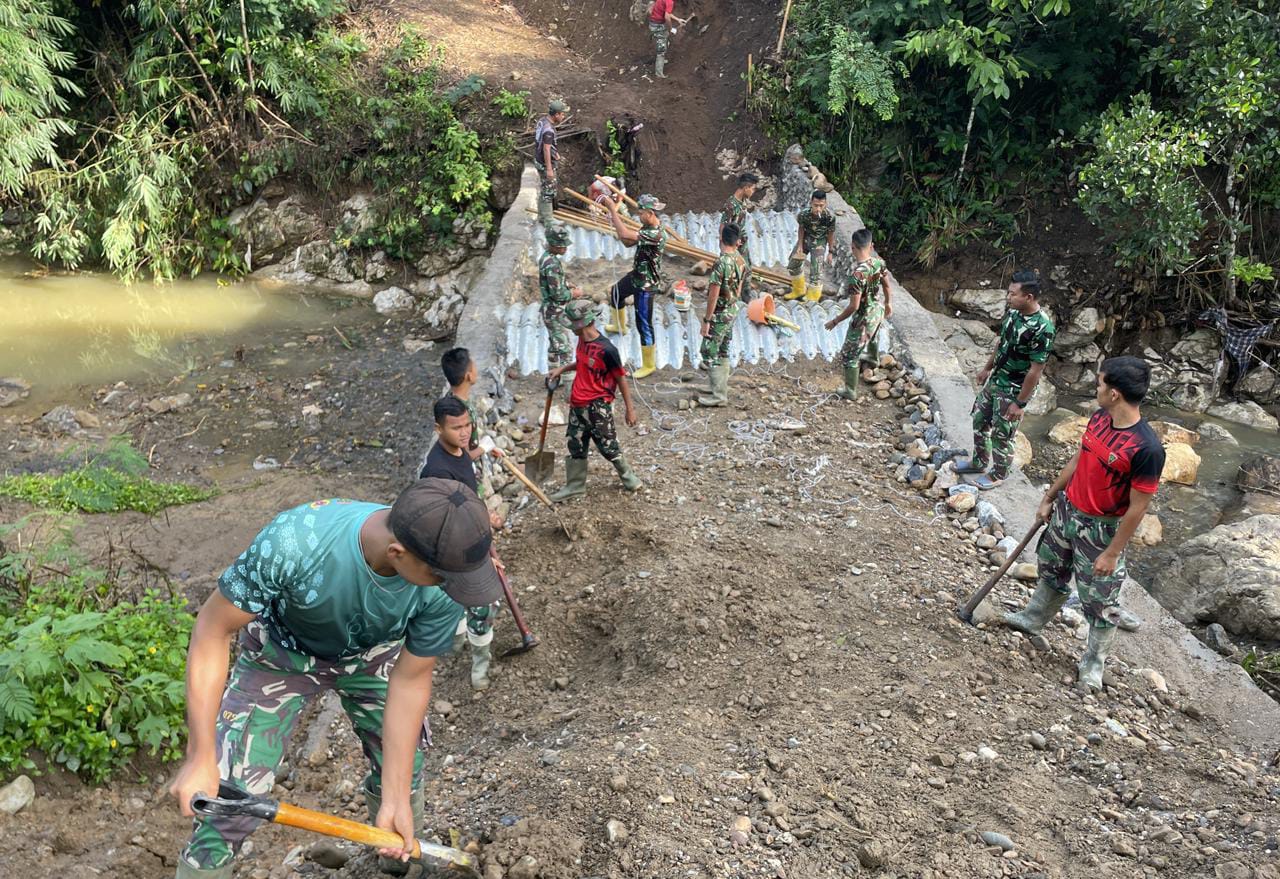 TNI AD Bangun Jembatan Aramco di Lima Puluh Kota, Perkuat Akses dan Ekonomi Warga