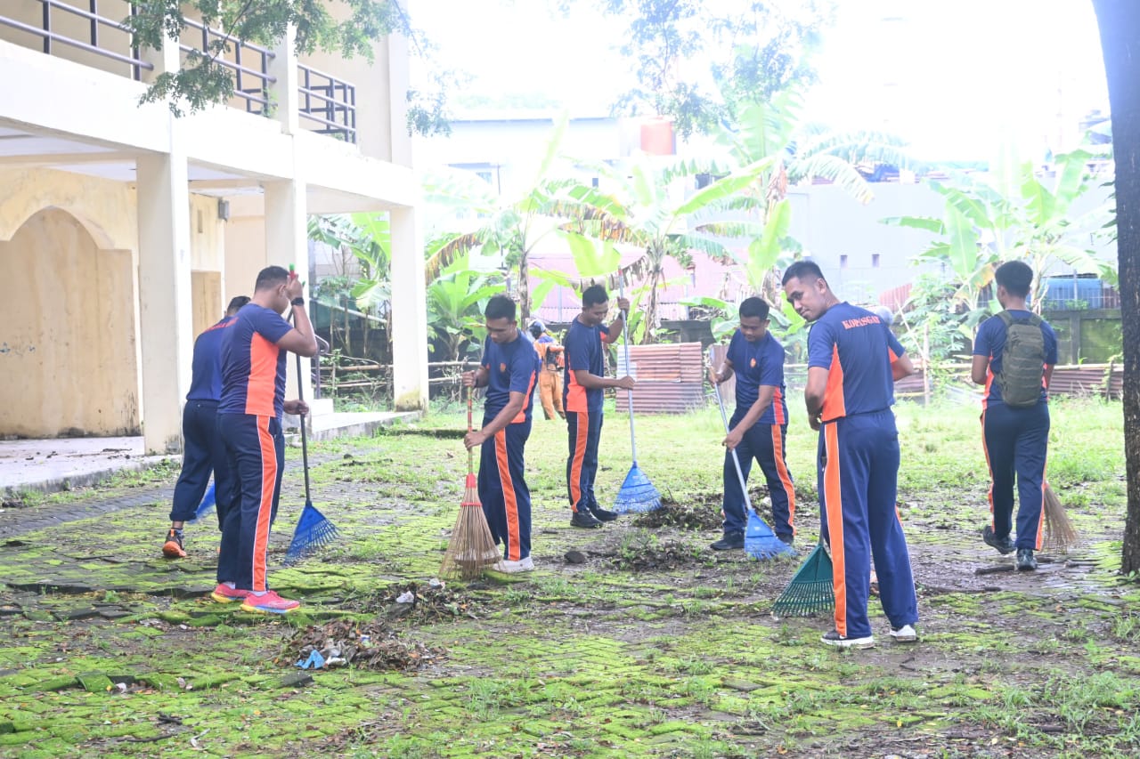 Gerakan Indonesia ASRI, Personel Lanud Sultan Hasanuddin Bersihkan Kawasan Terminal dan Pasar Daya