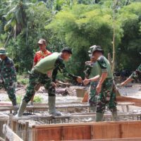 Gotong Royong TNI dan Warga Pacu Pembangunan Jembatan Perintis Garuda di Pesisir Selatan