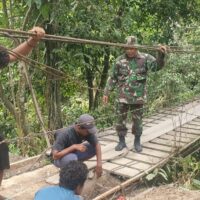 TNI AD Rampungkan Rehab Jembatan Gantung Halimbe, Akses Warga Labura Kembali Lancar