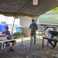 Satgas Kuala TNI–Jhonlin Laksanakan Tradisi Meugang Bersama Warga Aceh Tamiang