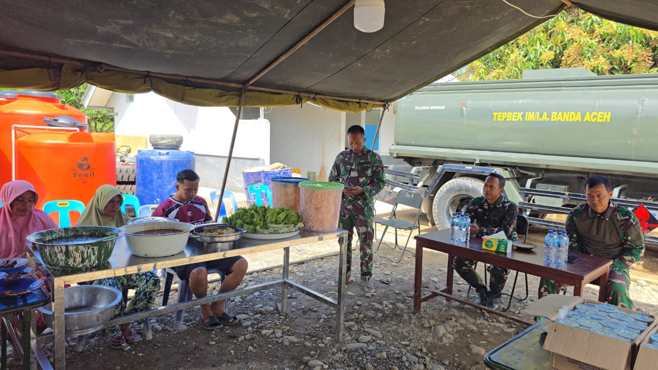 Satgas Kuala TNI–Jhonlin Laksanakan Tradisi Meugang Bersama Warga Aceh Tamiang