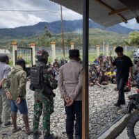 Koramil 1714-01/Ilu Kawal Aksi Demo Damai Masyarakat Distrik Ilu (20 Kampung) di Kabupaten Puncak Jaya