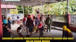 Babinsa Lakukan Pemantauan Distribusi Tabung Gas Saat Gelar Pasar Murah