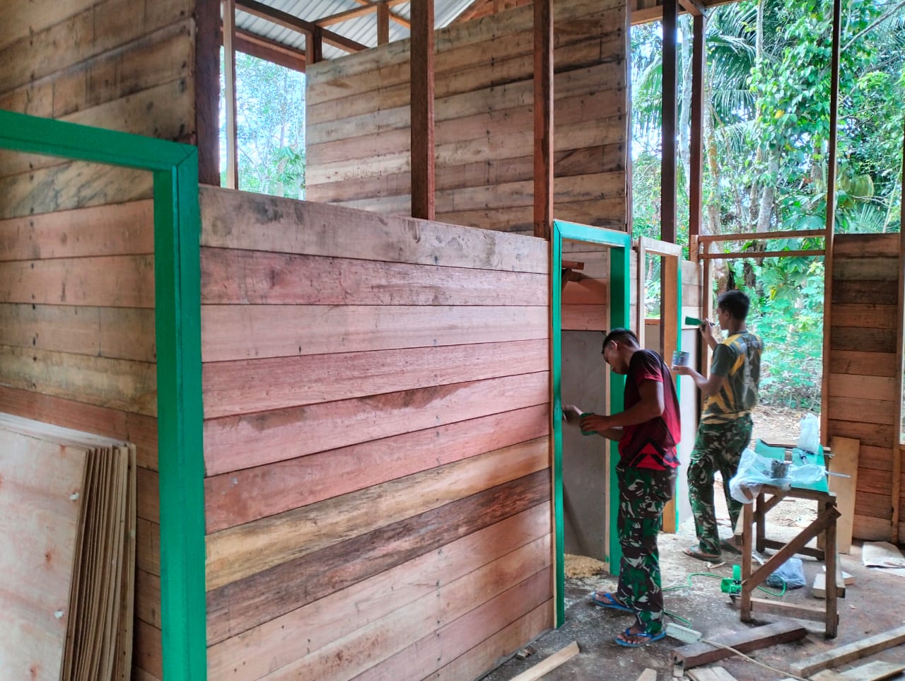 Kualitas Jadi Prioritas, Satgas TMMD Laksanakan Pengecatan RTLH Kualitas Jadi Prioritas, Satgas TMMD Laksanakan Pengecatan RTLH