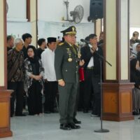 Panglima TNI Pimpin Upacara Penyerahan Jenazah dan Ikuti Upacara Pemakaman Wapres ke-6 RI