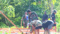 Satgas TMMD Reguler ke-128 Kodim 1801/Manokwari Bangun Rumah Warga Tanah Rubuh dari Nol