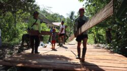 Menghubungkan Asa di Pelosok: TMMD Ke-128 Kodim 0908/Bontang Bangun Jembatan untuk Negeri