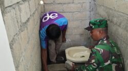 Babinsa Sumberboto Bantu Warga Bangun MCK, Wujud Kepedulian Dan Kebersamaan