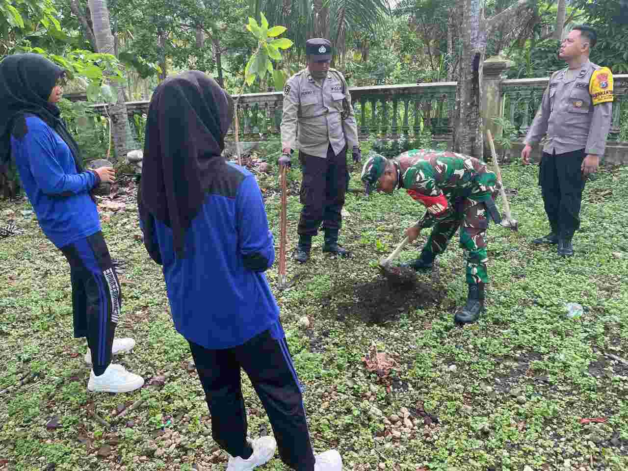 Penghijauan Monumen Trisula, TNI-Polri Bersama SMKN 1 Bakung Wujudkan Kepedulian Lingkungan