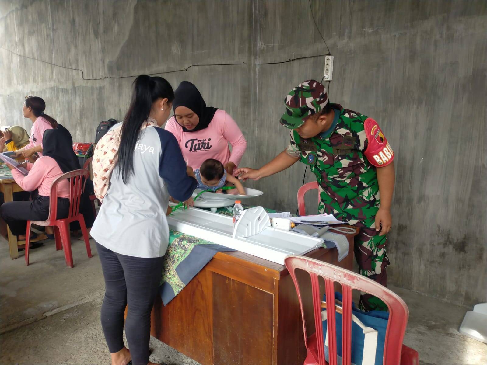 Sinergi Babinsa Dan Nakes Kelurahan Turi Kejar Target Posyandu Stunting Di Kota Blitar