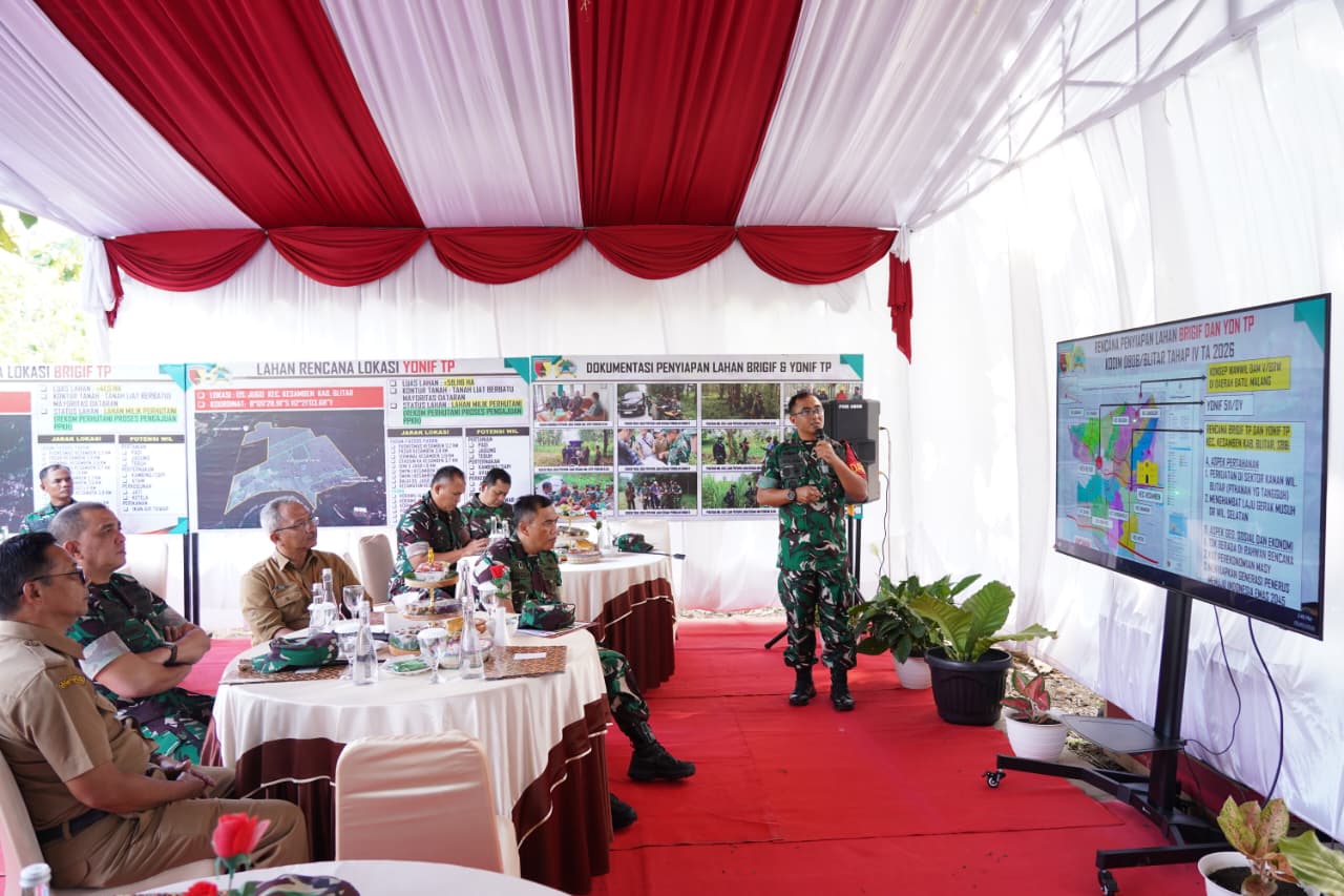 Dandim 0808/Blitar Dampingi Pangdam V/Brw Kunjungi Lokasi Brigif/Yonif TP Di Kesamben