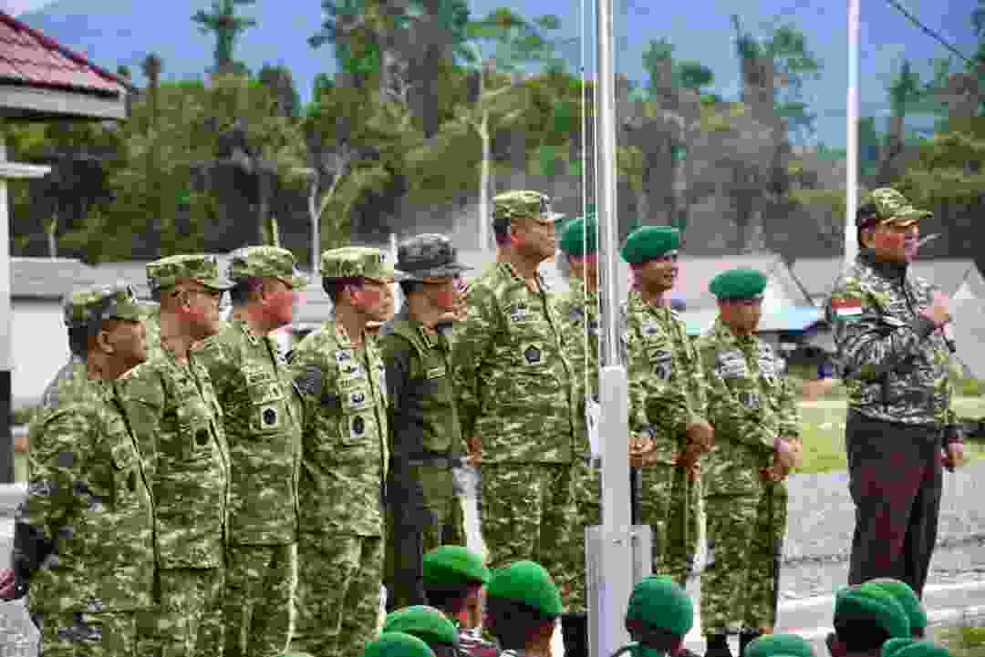 Wapang TNI Dampingi Menhan RI Tinjau Kesiapan Yonif TP 805/KSW di Papua Barat Wapang TNI Dampingi Menhan RI Tinjau Kesiapan Yonif TP 805/KSW di Papua Barat