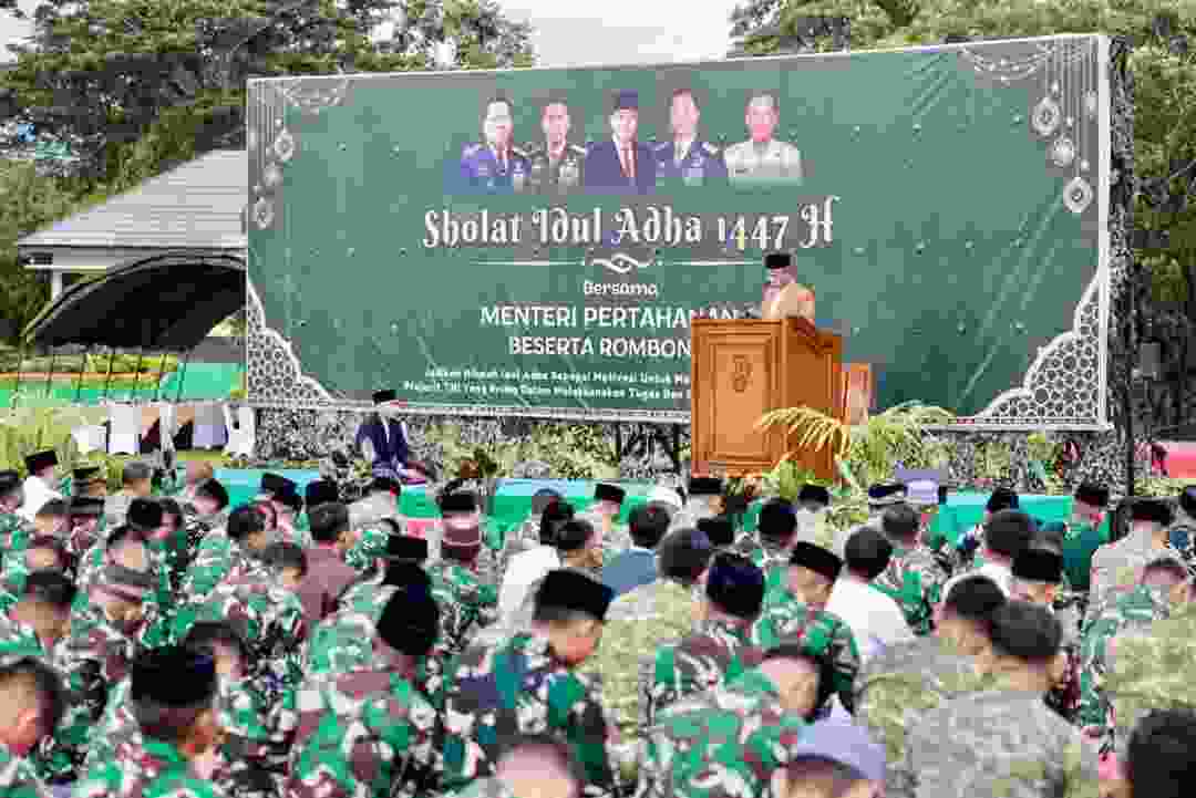 Wapang TNI Dampingi Menhan RI Shalat Idul Adha Bersama Prajurit dan Masyarakat di Papua Barat Wapang TNI Dampingi Menhan RI Shalat Idul Adha Bersama Prajurit dan Masyarakat di Papua Barat