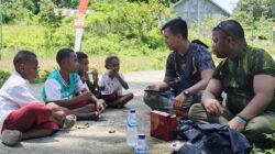 TNI Pererat Kemanunggalan Bersama Rakyat, Bangun Kedekatan dengan Anak-Anak melalui TMMD Ke-128 Kodim 1801/Manokwari