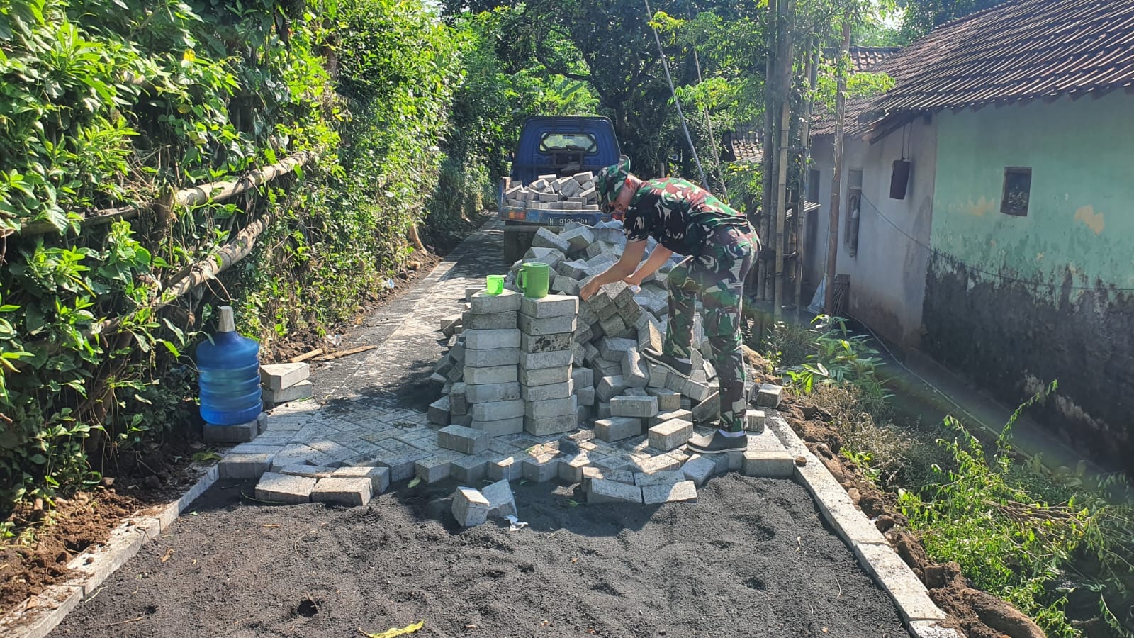 Pemasangan Paving di Dusun Klagin Desa Brabe Capai 70 Persen