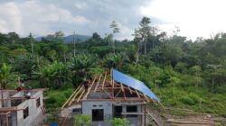 TNI Percepat Pembangunan Rumah Warga melalui Program TMMD ke-128 di Kampung Tanah Rubuh