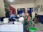Peduli Sesama, Babinsa Koramil Barabai Bantu Pasien dengan Donor Darah