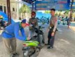 Warga Tuban Manfaatkan Program Polantas Menyapa untuk Tanya SIM dan Pajak STNK
