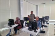 Pagi Ceria di Tuban: Polisi Menyapa dan Edukasi Administrasi Kendaraan Sambil Santai