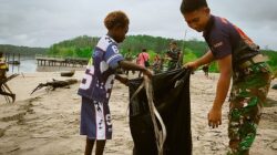 Aksi Bersih Pantai Keakwa oleh Satgas TMMD Kodim 1710/Mimika