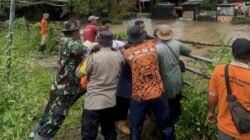 Gotong Royong Bersihkan Sungai Barabai, Babinsa dan Relawan Turun Tangan Gotong Royong Bersihkan Sungai Barabai, Babinsa dan Relawan Turun Tangan
