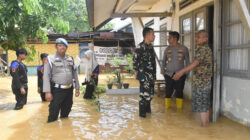 Dandim 1002/HST dan Kapolres HST Hadir di Tengah Warga Terdampak Banjir