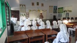 Dari Ruang Kelas ke Jiwa Kepemimpinan, Polisi Ajak Pelajar MTs Sunan Giri Jadi Pelopor Kamtibmas Dari Ruang Kelas ke Jiwa Kepemimpinan, Polisi Ajak Pelajar MTs Sunan Giri Jadi Pelopor Kamtibmas