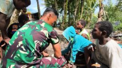 Satgas TMMD Kodim 1710/Mimika Tanamkan Kepedulian Lingkungan Lewat Penanaman Mangrove Bersama Anak-Anak Satgas TMMD Kodim 1710/Mimika Tanamkan Kepedulian Lingkungan Lewat Penanaman Mangrove Bersama Anak-Anak