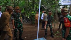 Tim Wasev Sterad Tinjau Pembangunan Tangki Septik Individual TMMD Ke-128 di Desa Brabe Tim Wasev Sterad Tinjau Pembangunan Tangki Septik Individual TMMD Ke-128 di Desa Brabe
