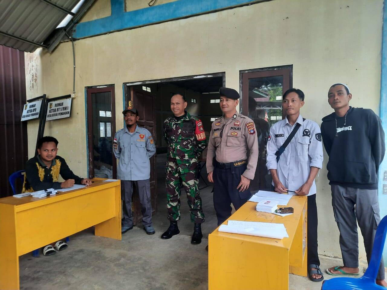 Babinsa Koramil 1002-08/LAU Dampingi Pemilihan Ketua RT di Wilayah Binaan