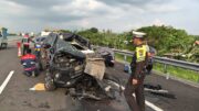 Kecelakaan Maut di Tol Pasuruan–Probolinggo, Penumpang Innova Tewas Usai Tabrak Truk