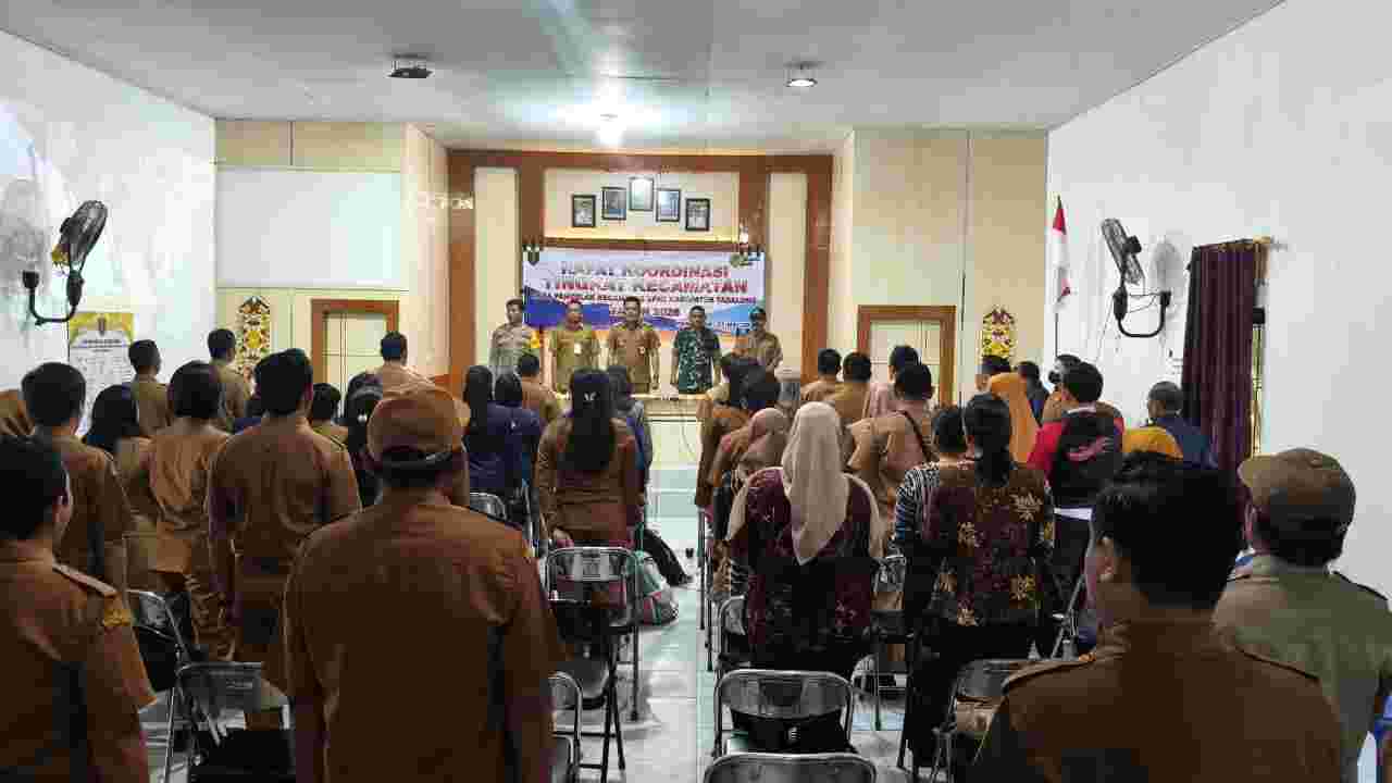 Rapat Koordinasi Bulanan Kecamatan Upau, Babinsa Tekankan Pentingnya Sinergi dan Silaturahmi Antar Instansi