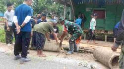 Babinsa Koramil 1002-06/Barabai Jadi Penggerak Rehab Pos Kamling Warga