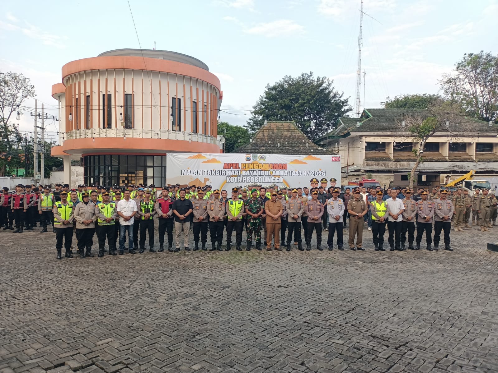 Bersama Sejumlah Pihak Kasdim Mengikuti Pelaksanaan Apel Kesiapan Pengamanan Malam Takbir Hari Raya Idul Adha 1447 H/ 2026 M Bersama Sejumlah Pihak Kasdim Mengikuti Pelaksanaan Apel Kesiapan Pengamanan Malam Takbir Hari Raya Idul Adha 1447 H/ 2026 M