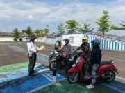 Heboh Pagi di Tuban, Warga Bergerombol Tanya STNK dan SIM ke Polantas Tuban