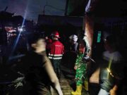 Aksi Sigap Babinsa Koramil 1008-04/Tanta-Murung Pudak Bantu Korban Kebakaran 10 Pintu Bedakan di Desa Kapar