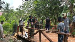 TNI dan Warga Kompak, Pembangunan Jembatan TMMD Ke-128 Kodim 0908/Bontang Memasuki Tahap Pengecatan
