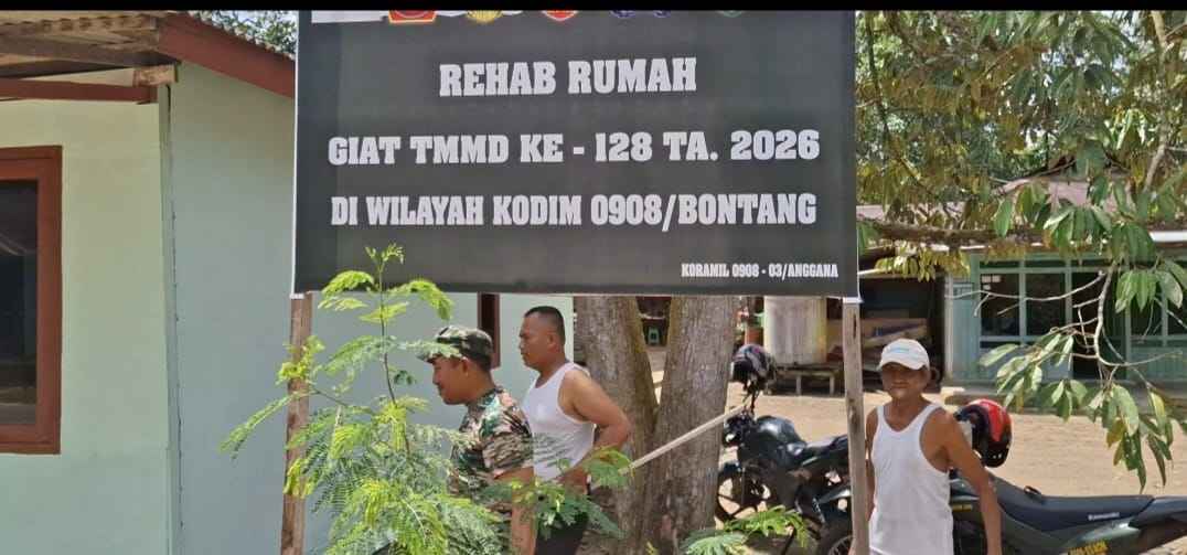 Pengecatan Bagian Dalam RTLH, Satgas TMMD Ke-128 Kodim 0908/Bontang Percepat Tahap Finishing