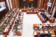 Panglima TNI Hadiri Raker Bersama Komisi I DPR RI Bahas Dinamika Geopolitik dan Misi Perdamaian Dunia