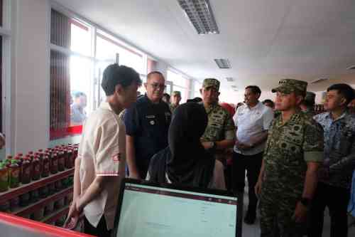 Kunker Asrenum Panglima TNI Di Dampingi Dandim 0808/Blitar Tinjau KDKMP Di Blitar