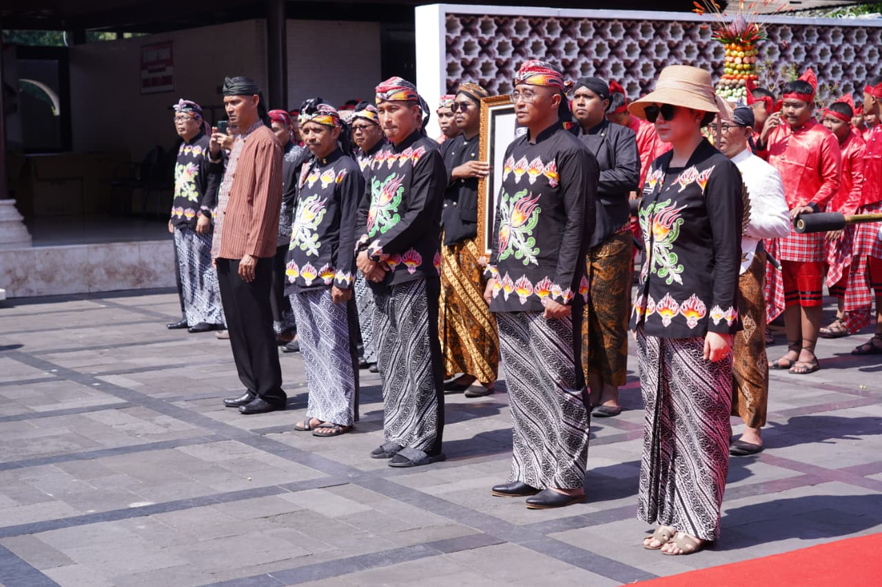 Dandim 0808/Blitar Hadiri Peringatan Hari Lahir Pancasila 2026, Kirab Gunungan Lima Dan Genduri Pancasila Perkuat Semangat Persatuan
