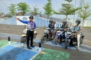 Suasana Berbeda di Tuban Pagi Ini, Polantas Tuban Dikelilingi Warga Bahas SIM dan BPKB