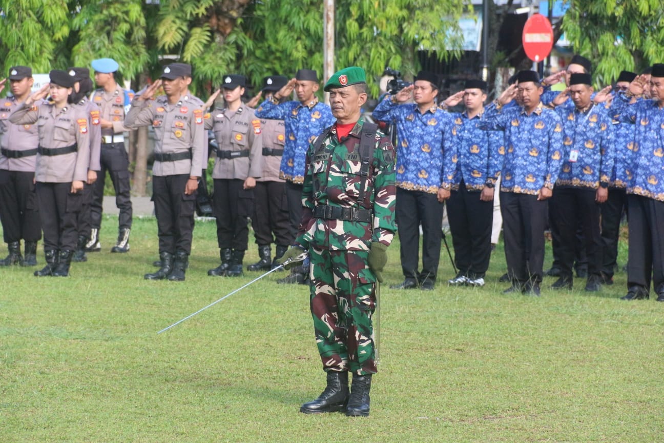 Personel Kodim 1008/Tabalong Ikuti Upacara Peringatan Hari Lahir Pancasila, Hari Kebangkitan Nasional dan HUT ke-77 Proklamasi ALRI Divisi IV Pertahanan Kalimantan Personel Kodim 1008/Tabalong Ikuti Upacara Peringatan Hari Lahir Pancasila, Hari Kebangkitan Nasional dan HUT ke-77 Proklamasi ALRI Divisi IV Pertahanan Kalimantan