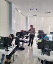 Cerita Pagi dari Tuban, Kerumunan Warga Ini Ternyata Sedang Membahas SIM, STNK, dan BPKB