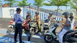 Polantas Tuban Turun ke Jalan, Warga Tuban Dapatkan Informasi SIM, STNK, dan BPKB Secara Langsung